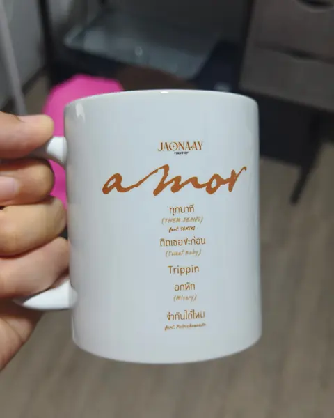แก้วพิมพ์รายชื่อเพลงอัลบั้ม amor